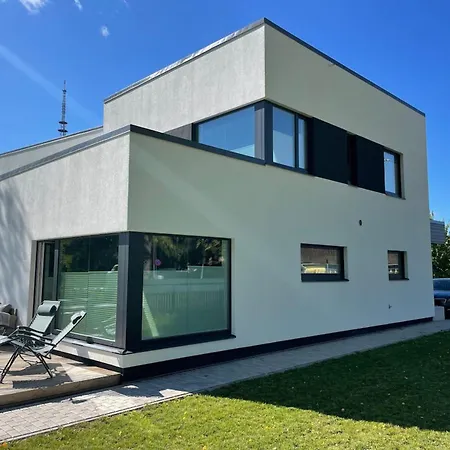 House With Garden & Parking Вилла Тарту