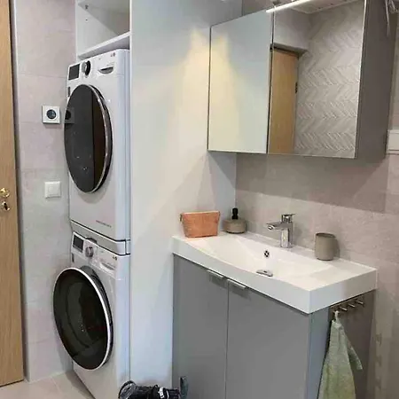 House With Garden & Parking *